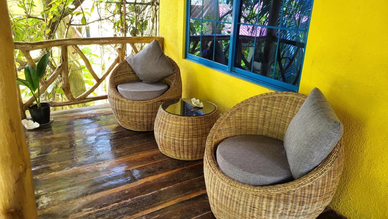 Apo Diver Beach Resort Сан-Хуан Екстер'єр фото