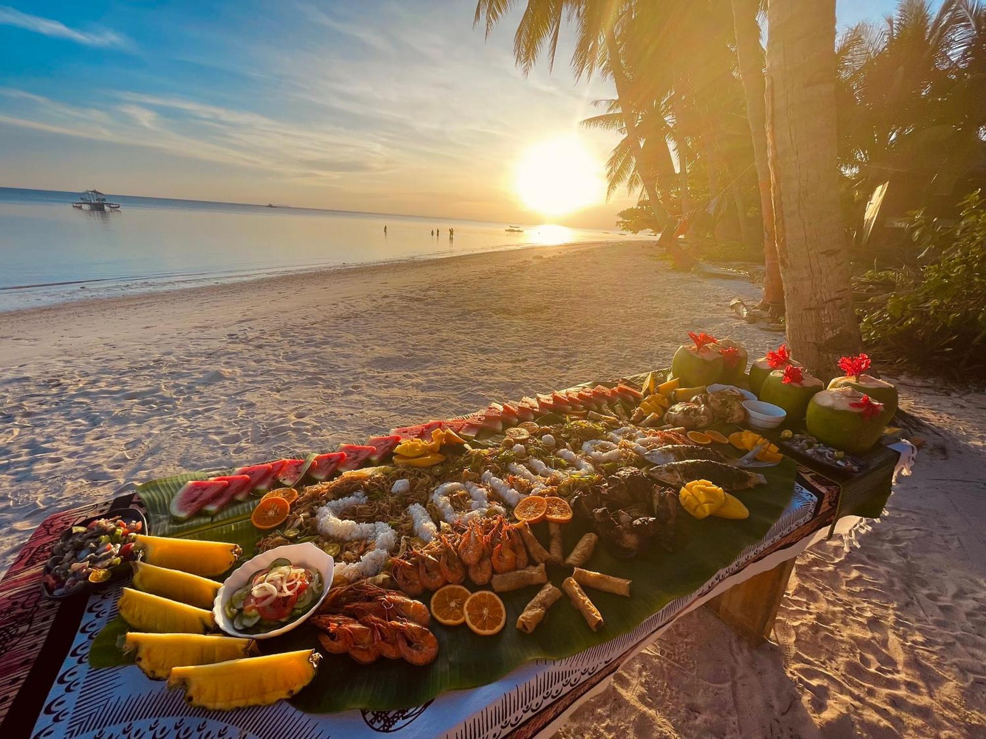 Apo Diver Beach Resort Сан-Хуан Екстер'єр фото